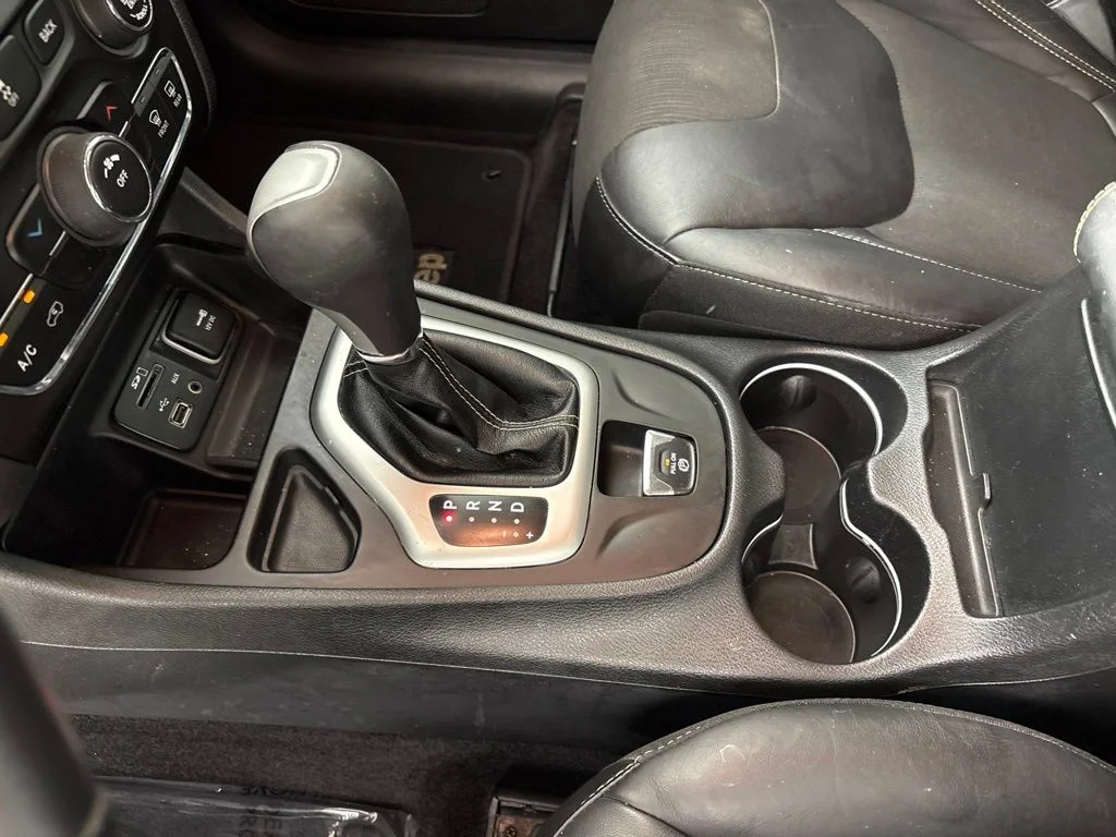Used 2018 Blue Jeep Latitude Plus image 32