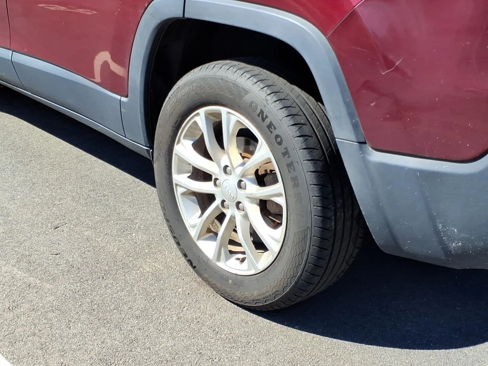 Used 2019 Velvet Red Pearlcoat Jeep Latitude image 17