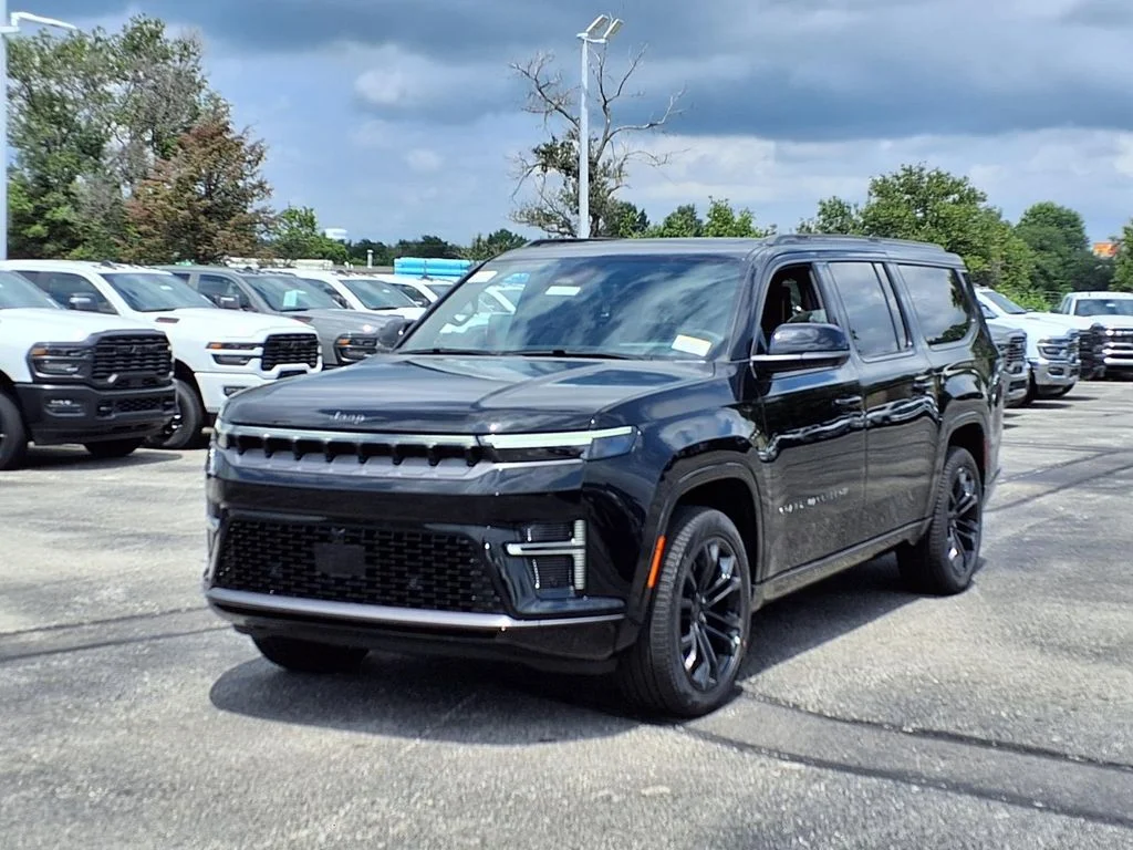 New 2026 High Gloss Black Exterior Paint Jeep Summit Reserve image 2