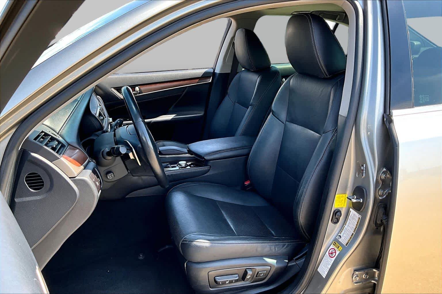 Used 2015 Atomic Silver Lexus  image 8