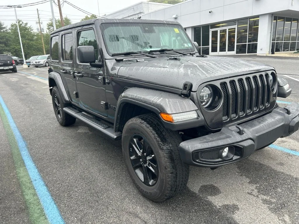 Used 2022 Gray Jeep Unlimited Sahara Altitude image 3