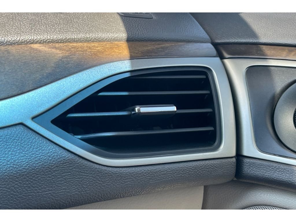 Used 2018 Black Velvet Lincoln Hybrid Reserve image 30