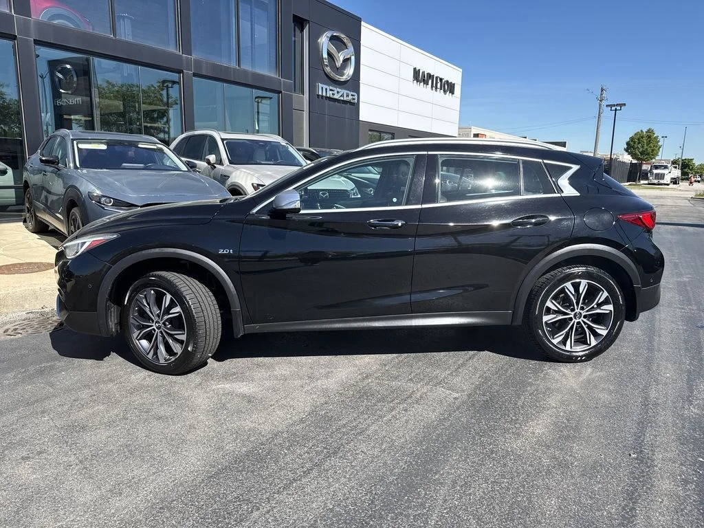 Used 2017 Black INFINITI Premium image 8