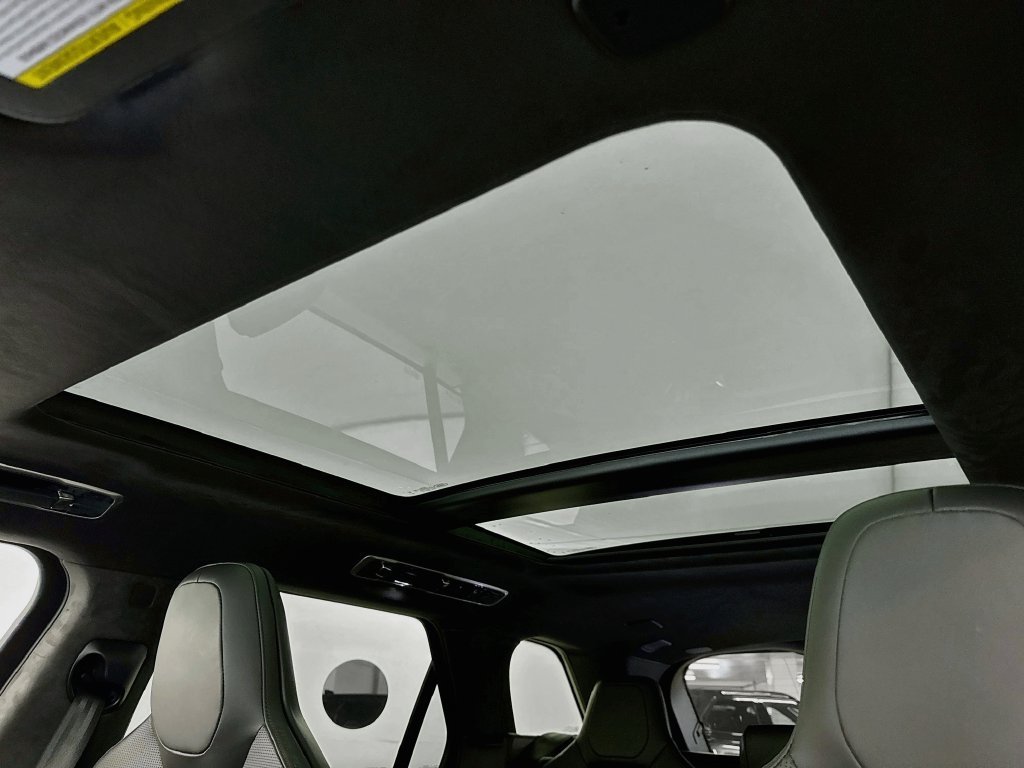 New 2027 Tourmaline Brown in Satin finish Land Rover SV image 22