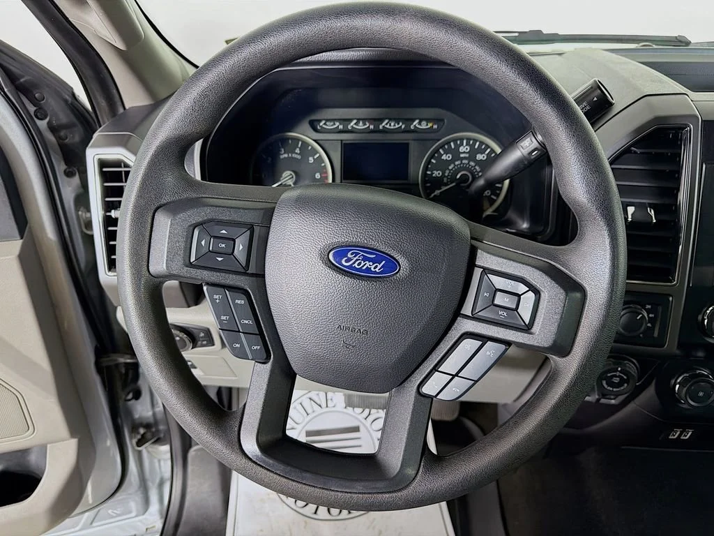 Used 2020  Ford XL image 13