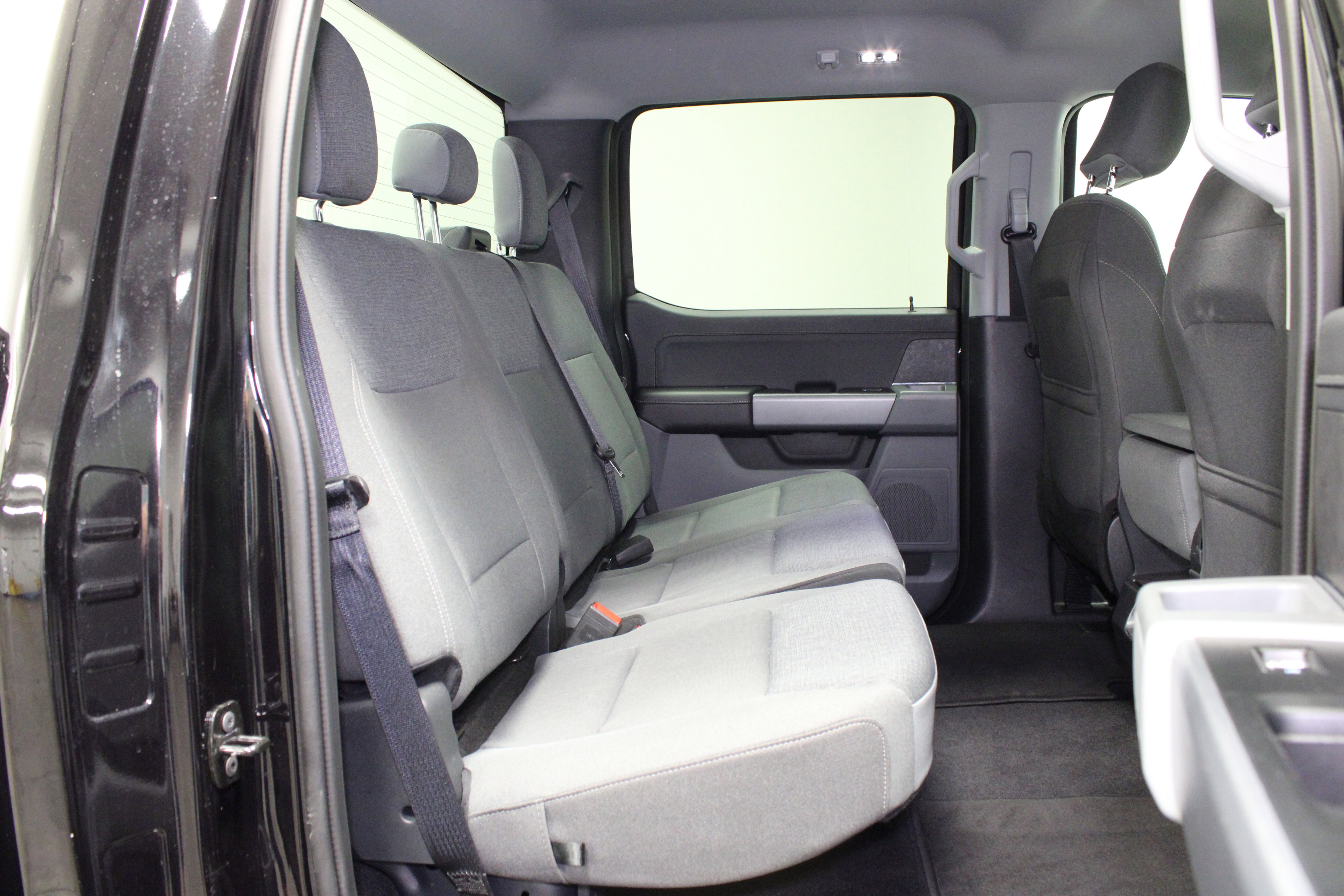 Used 2025 Agate Black Metallic Ford XLT image 16