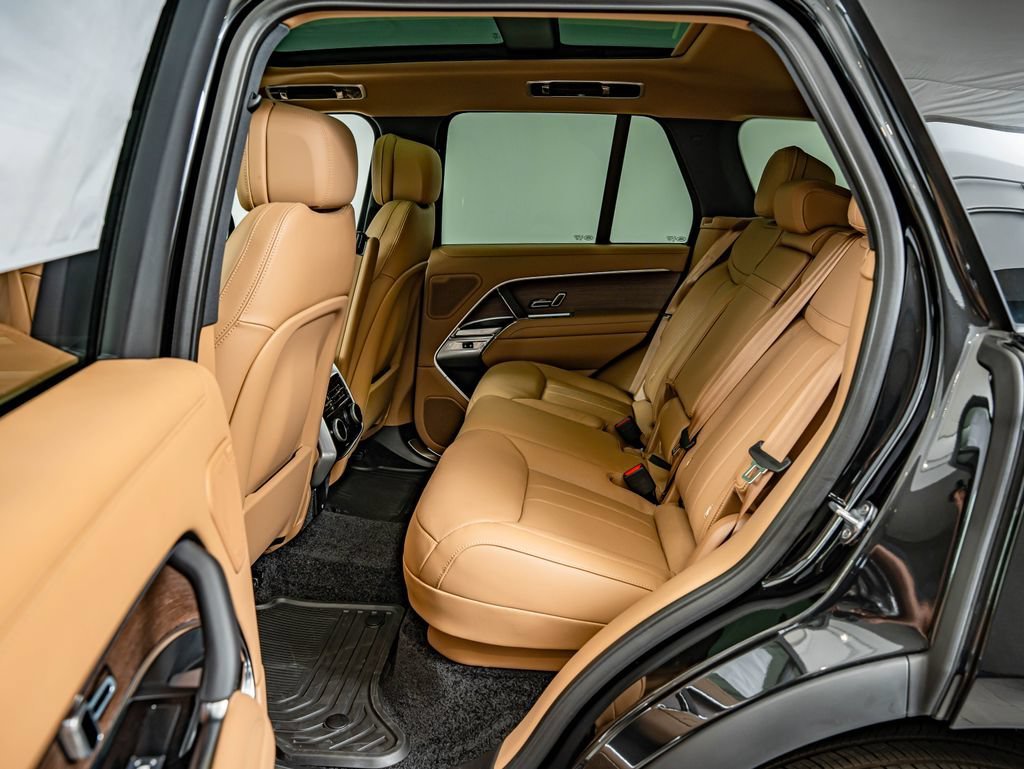New 2026 Santorini Black Land Rover SE image 33