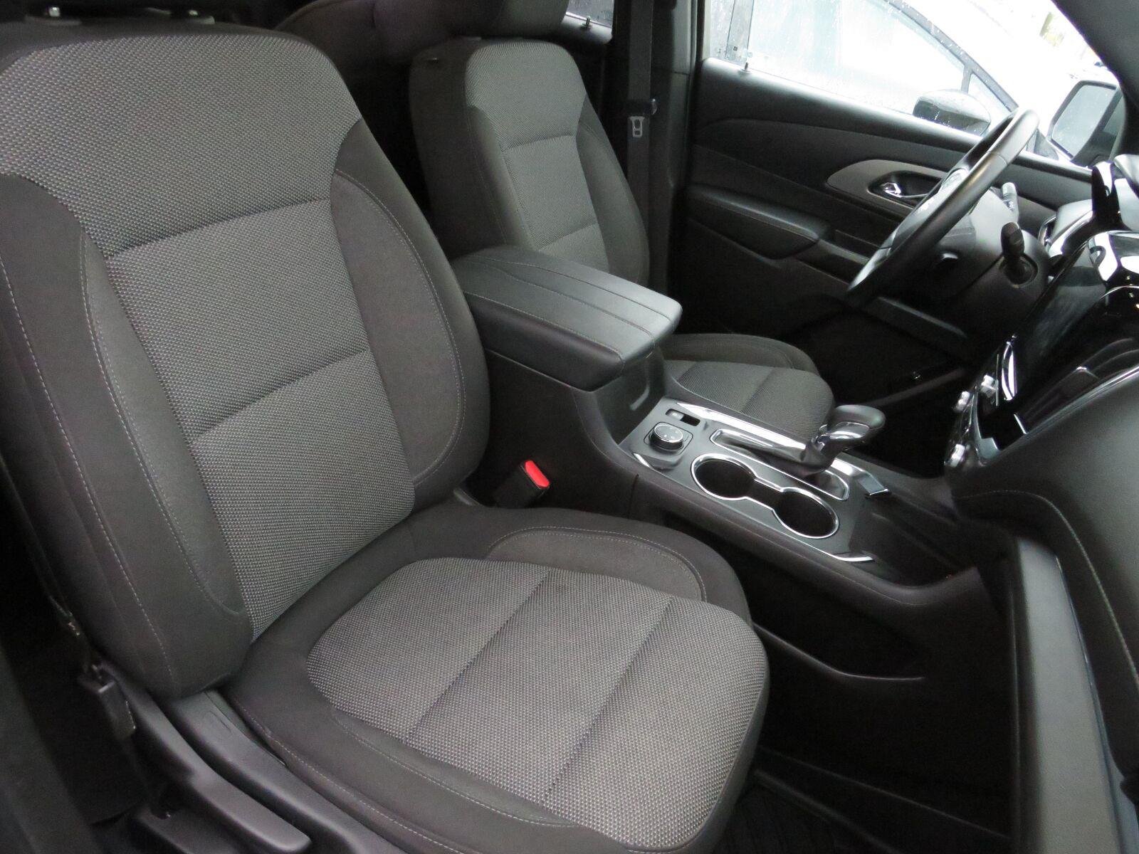 Used 2023 Silver Sage Chevrolet LT image 28
