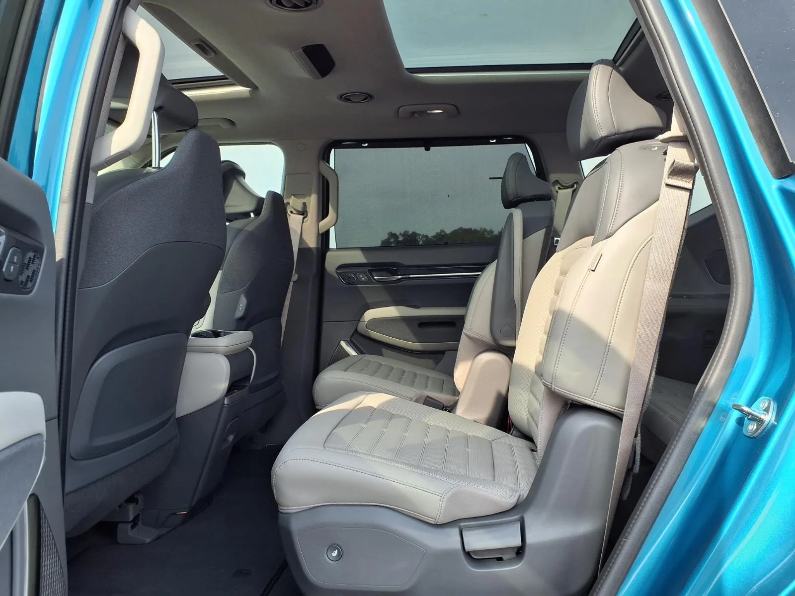 New 2026 Ocean Blue Kia Land image 15