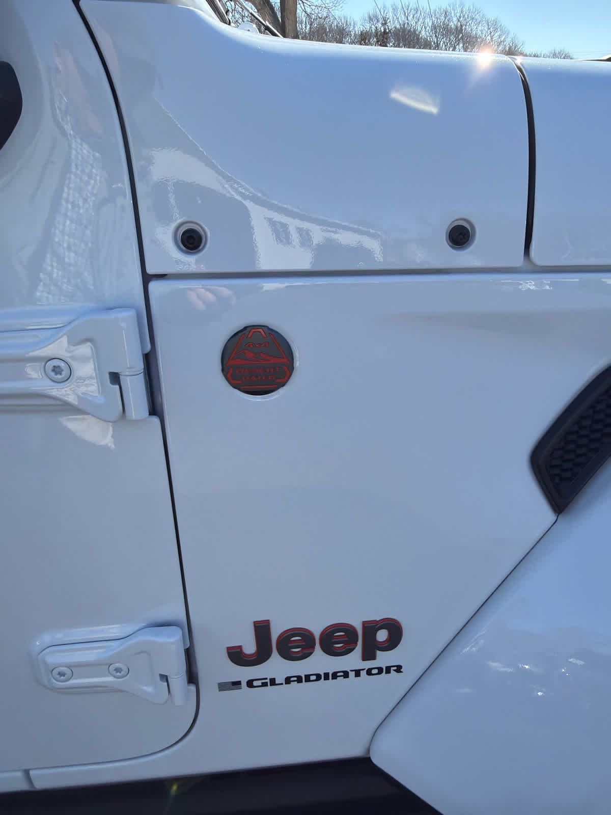 New 2026 Bright White Clear-Coat Exterior Paint Jeep Mojave X image 22