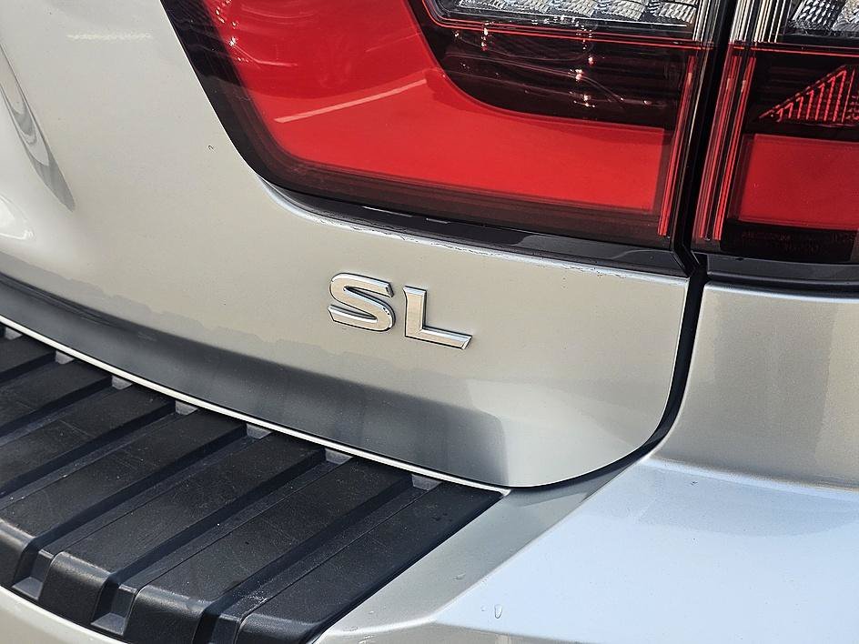 Used 2022 Brilliant Silver Metallic Nissan SL image 8