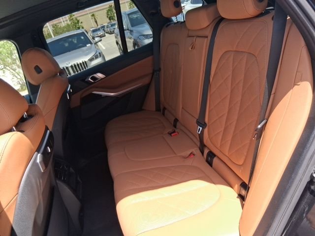 Used 2024 Black BMW sDrive40i image 16