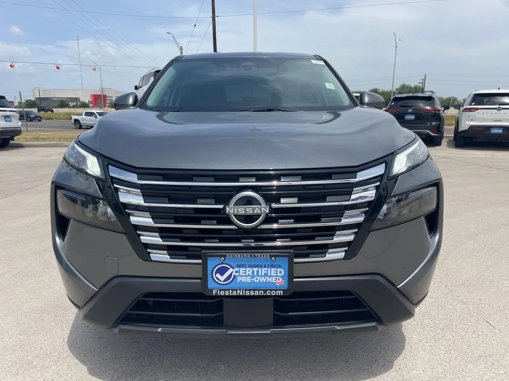 Used 2025 Gray Nissan SV image 8