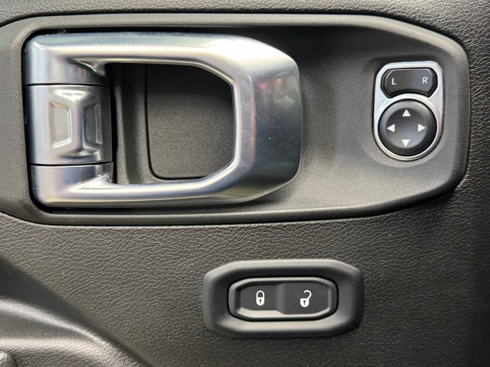 Used 2026  Jeep Rubicon image 22