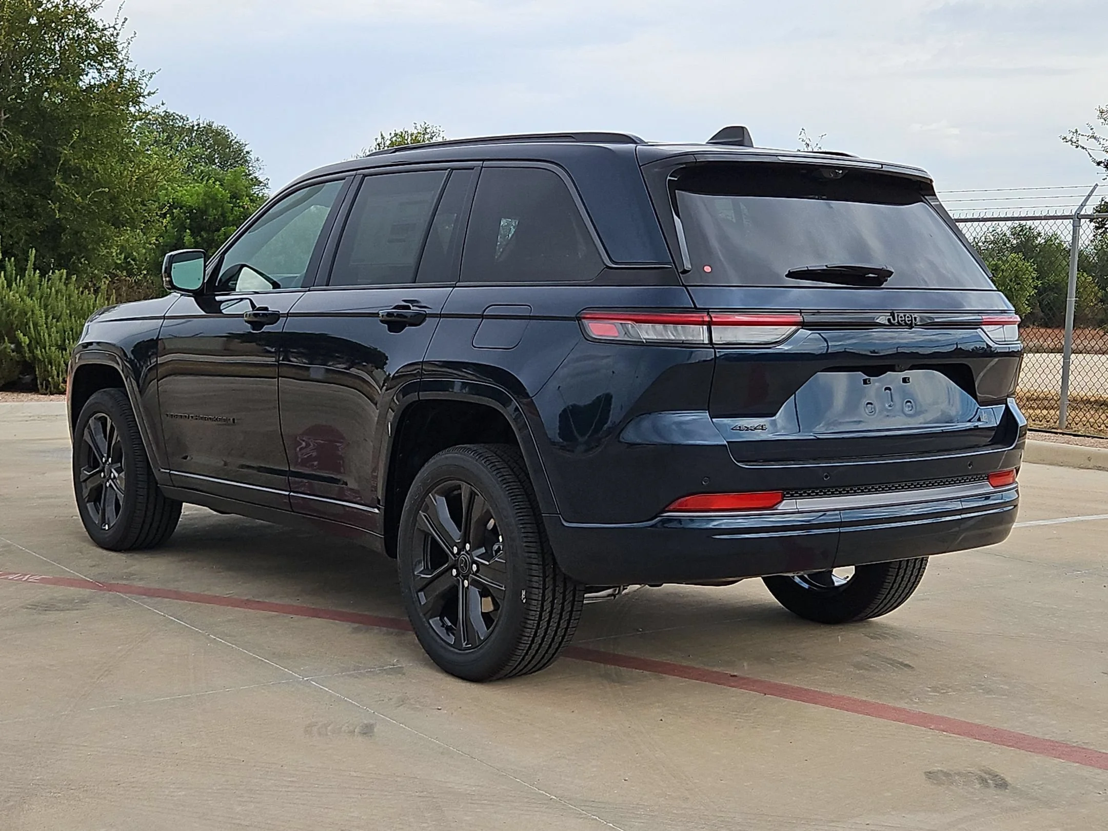 New 2027 Fathom Blue Pearlcoat Jeep Limited Reserve image 5