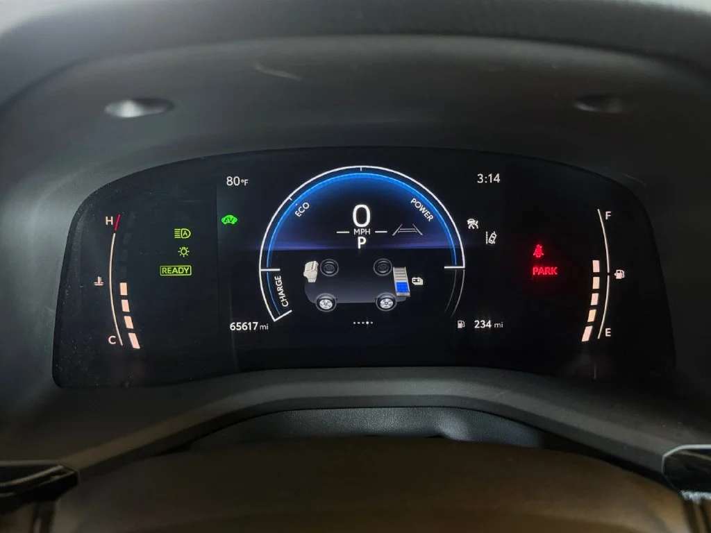 Used 2025 White Toyota LE image 19