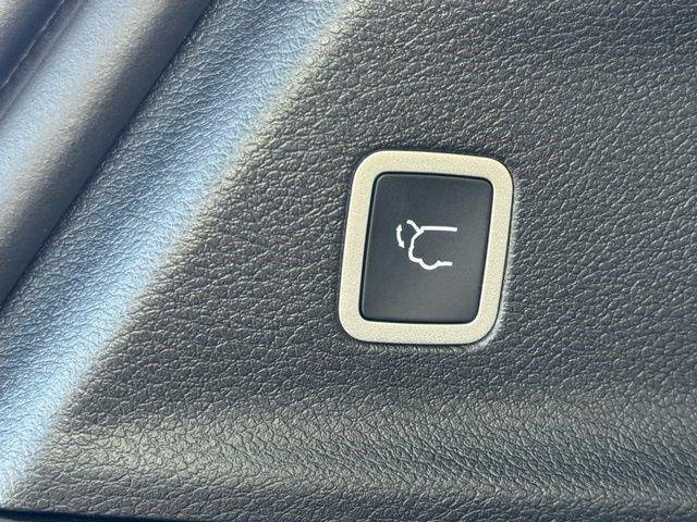 New 2026 Silver Mist Clear-Coat Exterior Paint Chrysler Select image 38