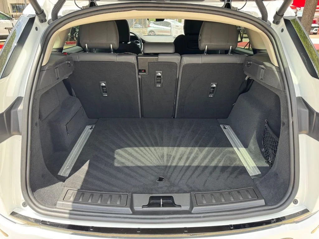 Used 2021 White Land Rover S image 7