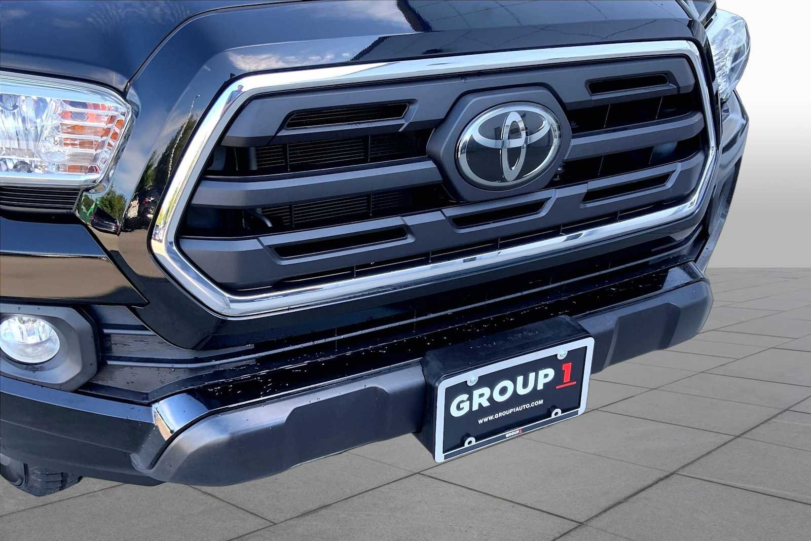 Used 2019 Midnight Black Metallic Toyota SR5 image 31