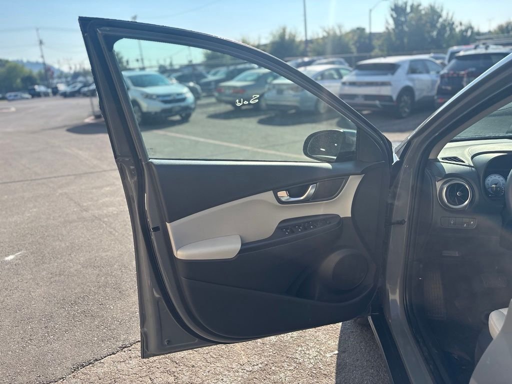 Used 2023 Gray Hyundai SE image 22