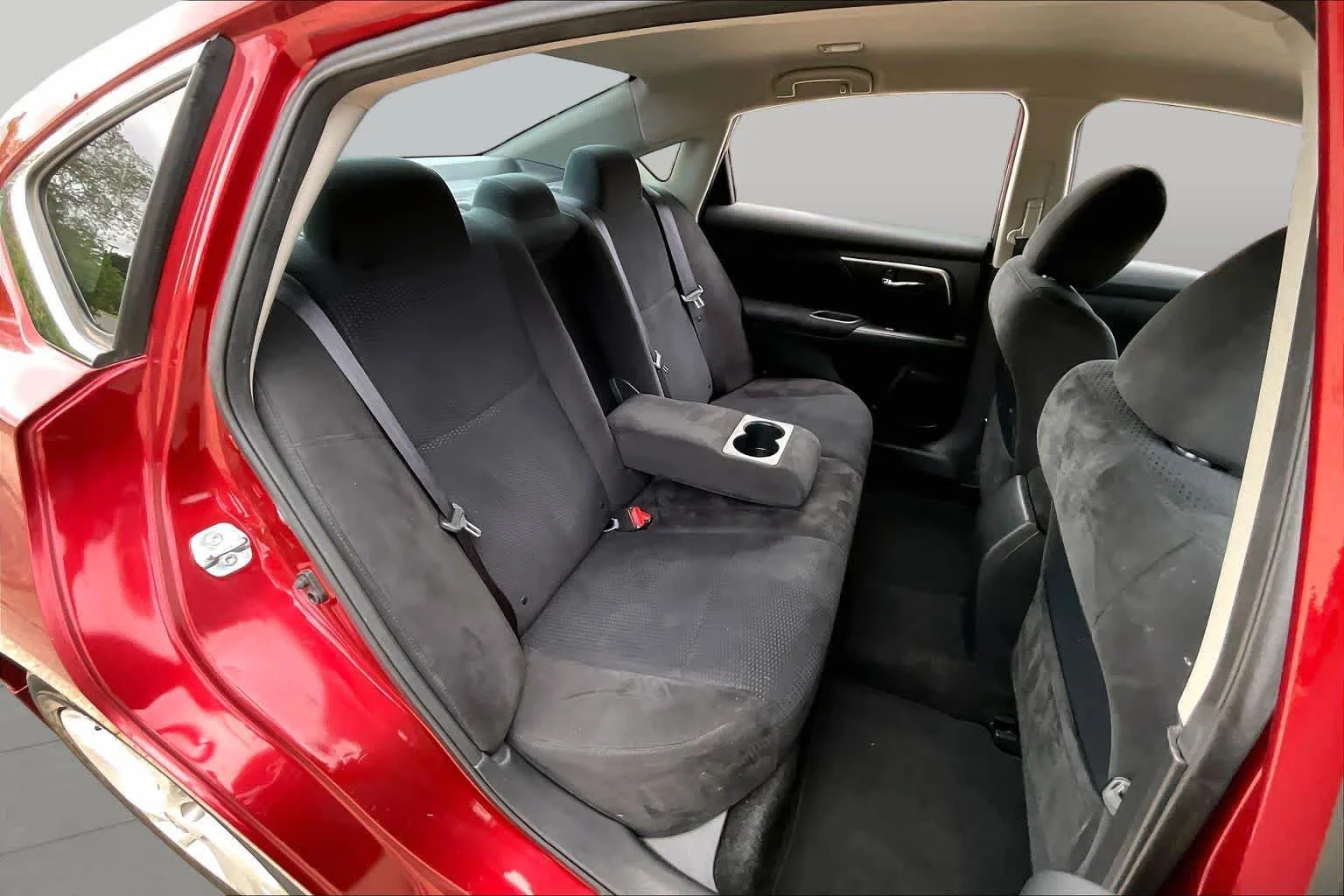 Used 2015 Cayenne Red Nissan 2.5 SV image 20