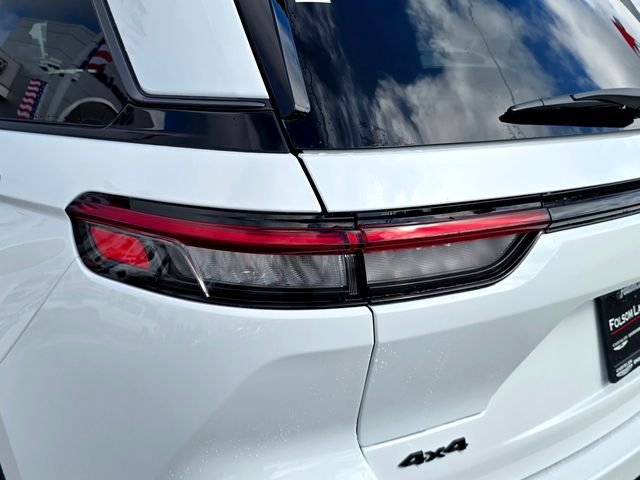 New 2026 Bright White Clear-Coat Exterior Paint Jeep Altitude image 24