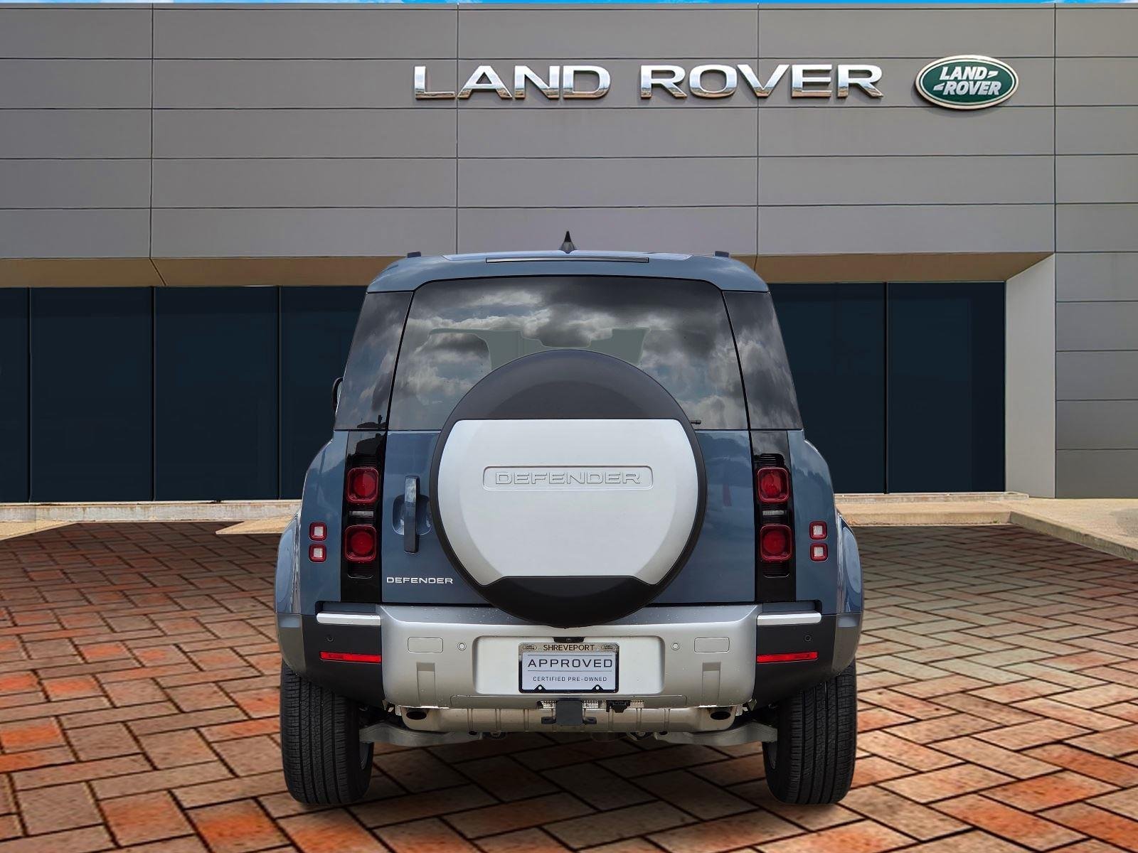 Used 2024 Tasman Blue Metallic Land Rover S image 5