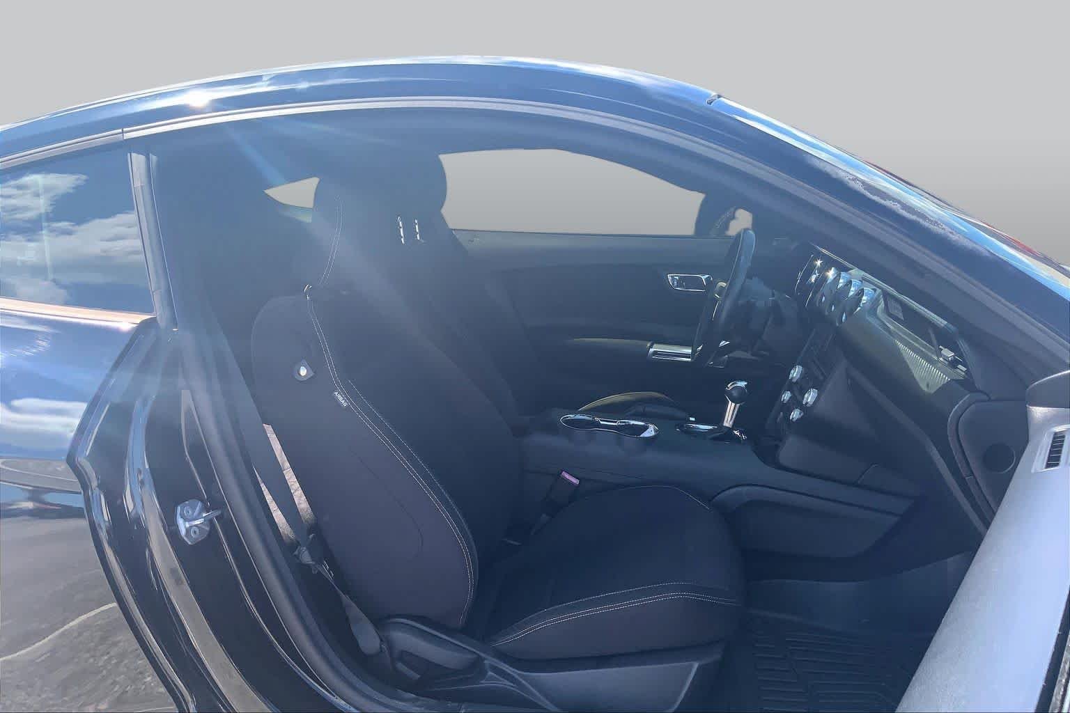 Used 2015 Black Ford V6 image 9