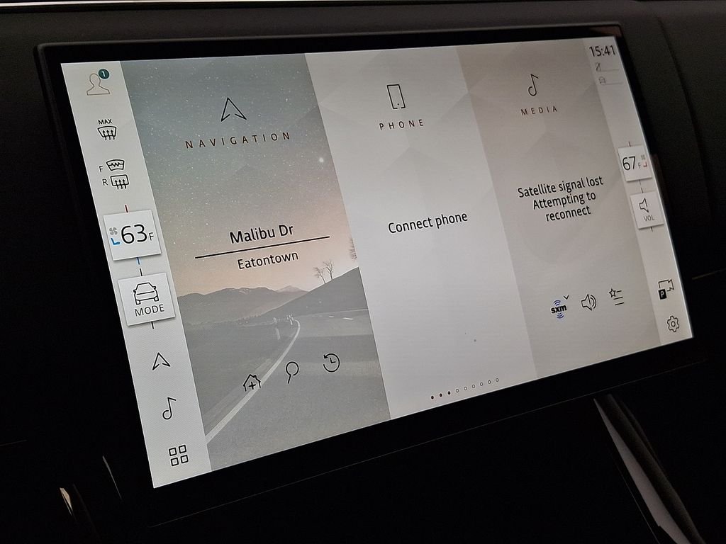 New 2026 Ostuni Pearl White Land Rover Dynamic SE image 18