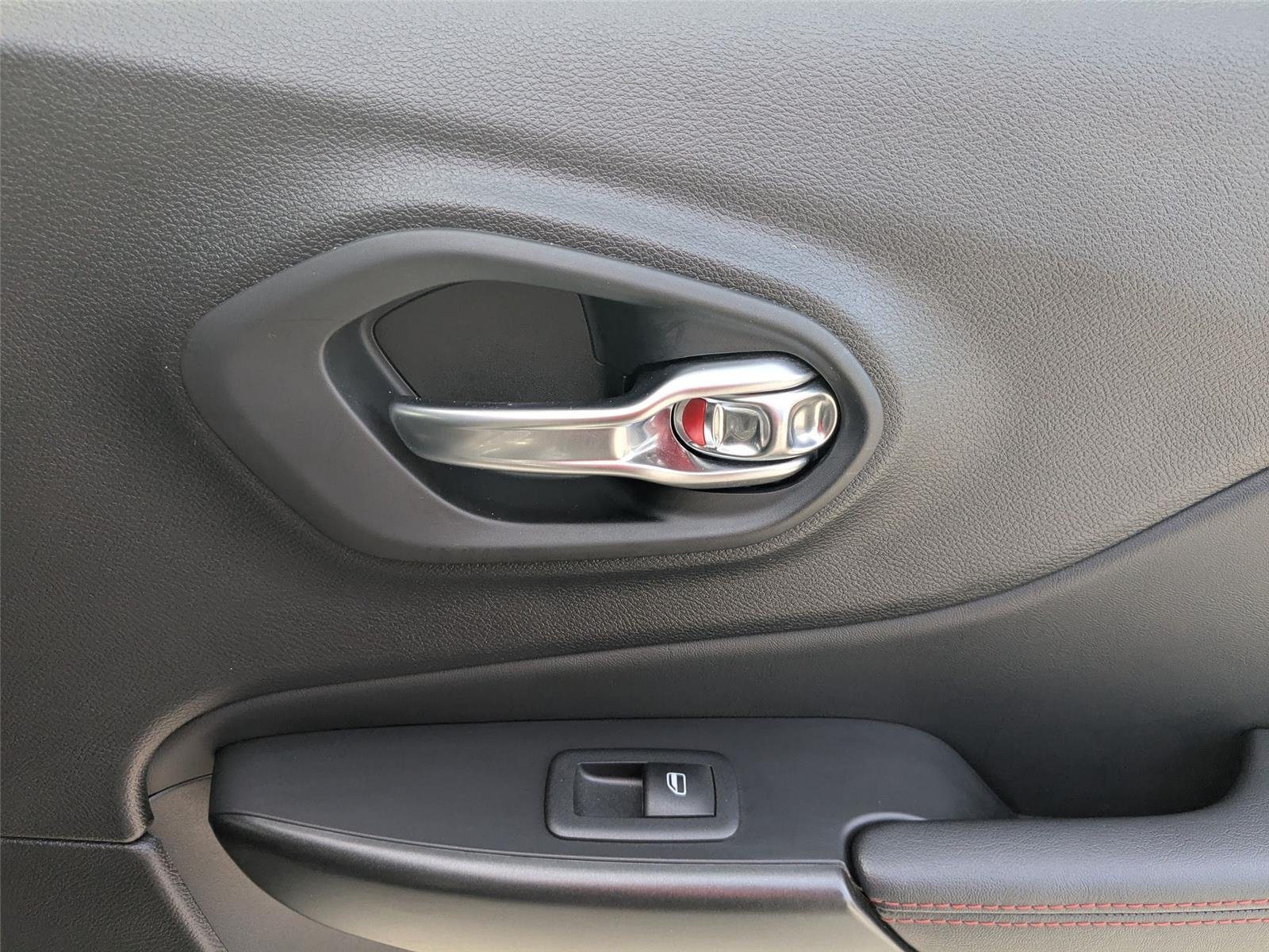 Used 2022 GRAY Jeep Trailhawk image 29