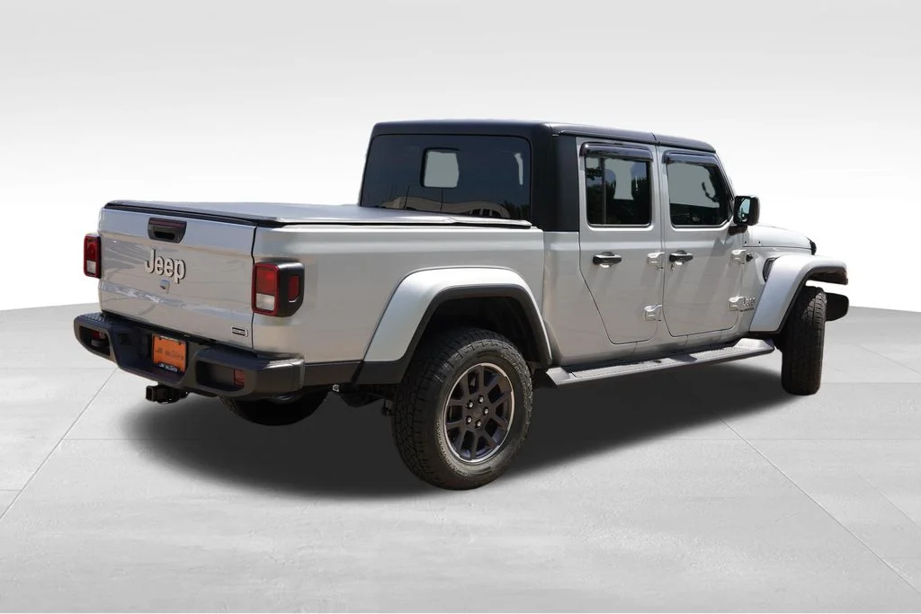 Used 2022 Silver Zynith Clearcoat Jeep Overland image 5