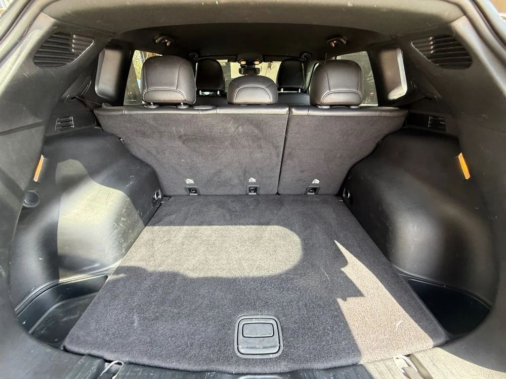 Used 2025 Silver Jeep Trailhawk image 19