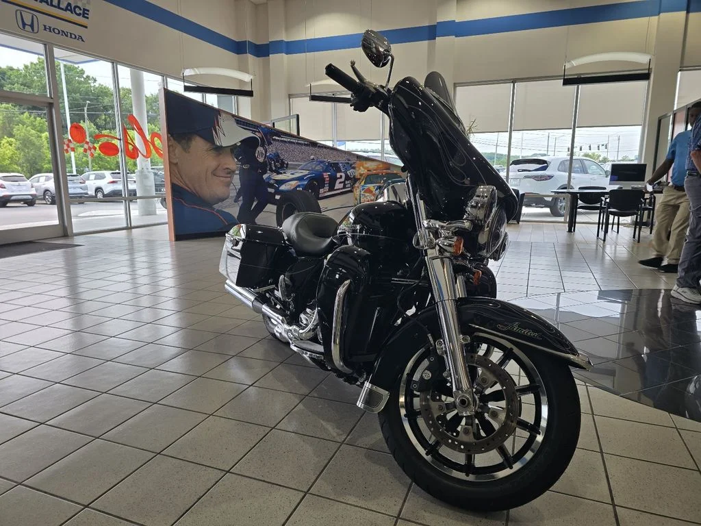 Used 2016 Crystal Black Pearl Harley-Davidson  image 4
