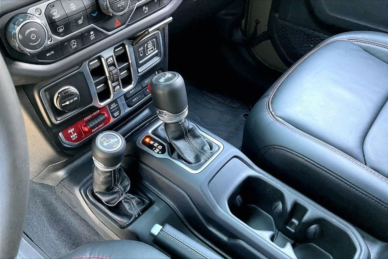 Certified Used 2025  Jeep Rubicon image 31