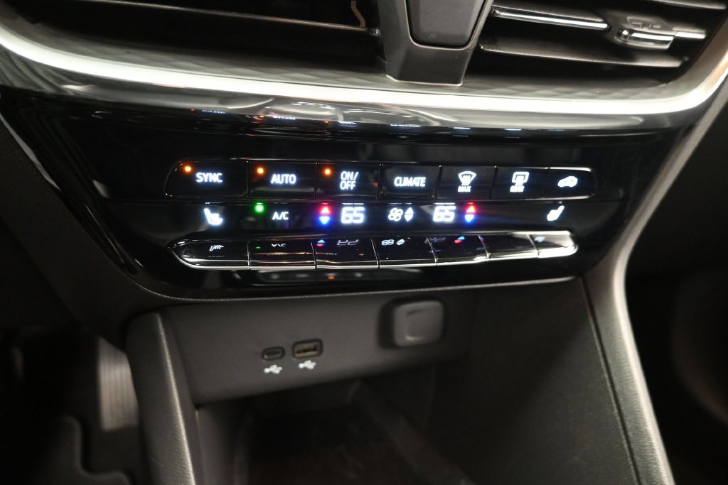 Used 2024 Red Buick Avenir image 21