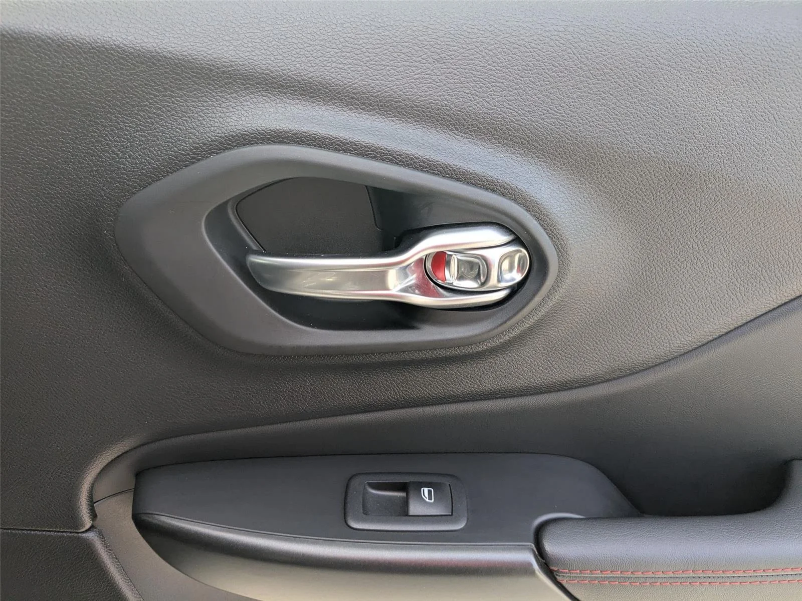 Used 2022 GRAY Jeep Trailhawk image 29