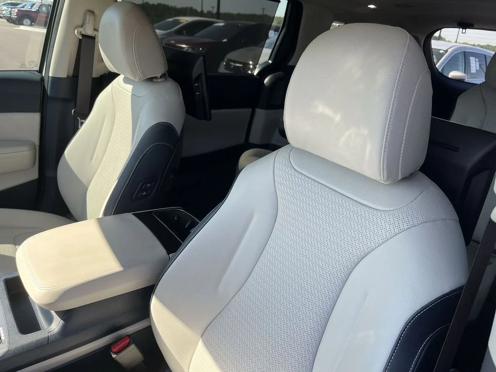 Used 2025 White Kia SX Prestige image 11