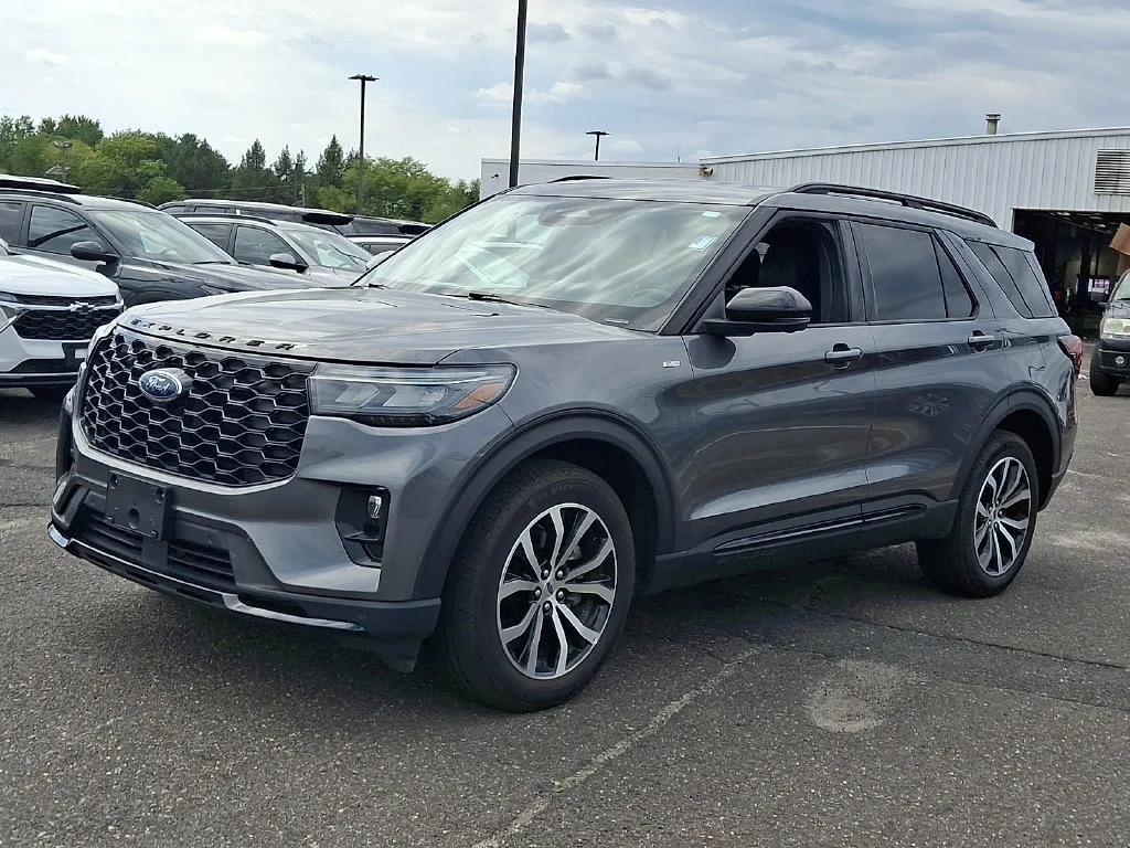 Used 2025 Carbonized Gray Ford ST-Line image 6