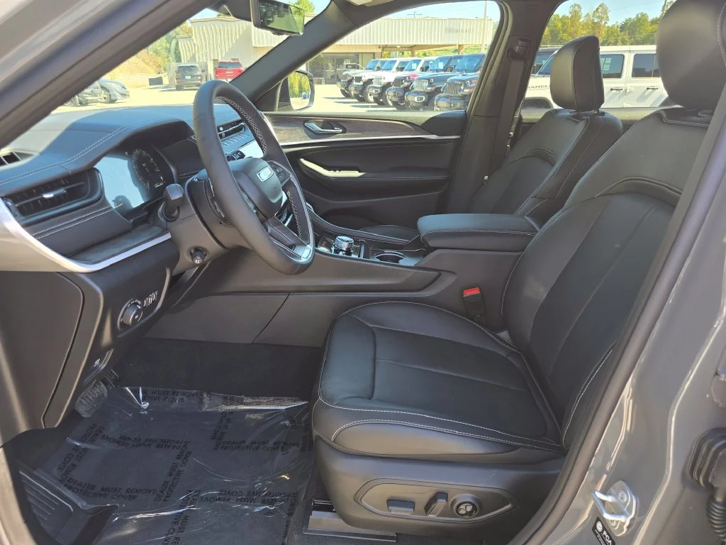 New 2027 Gray Jeep Limited Reserve image 4