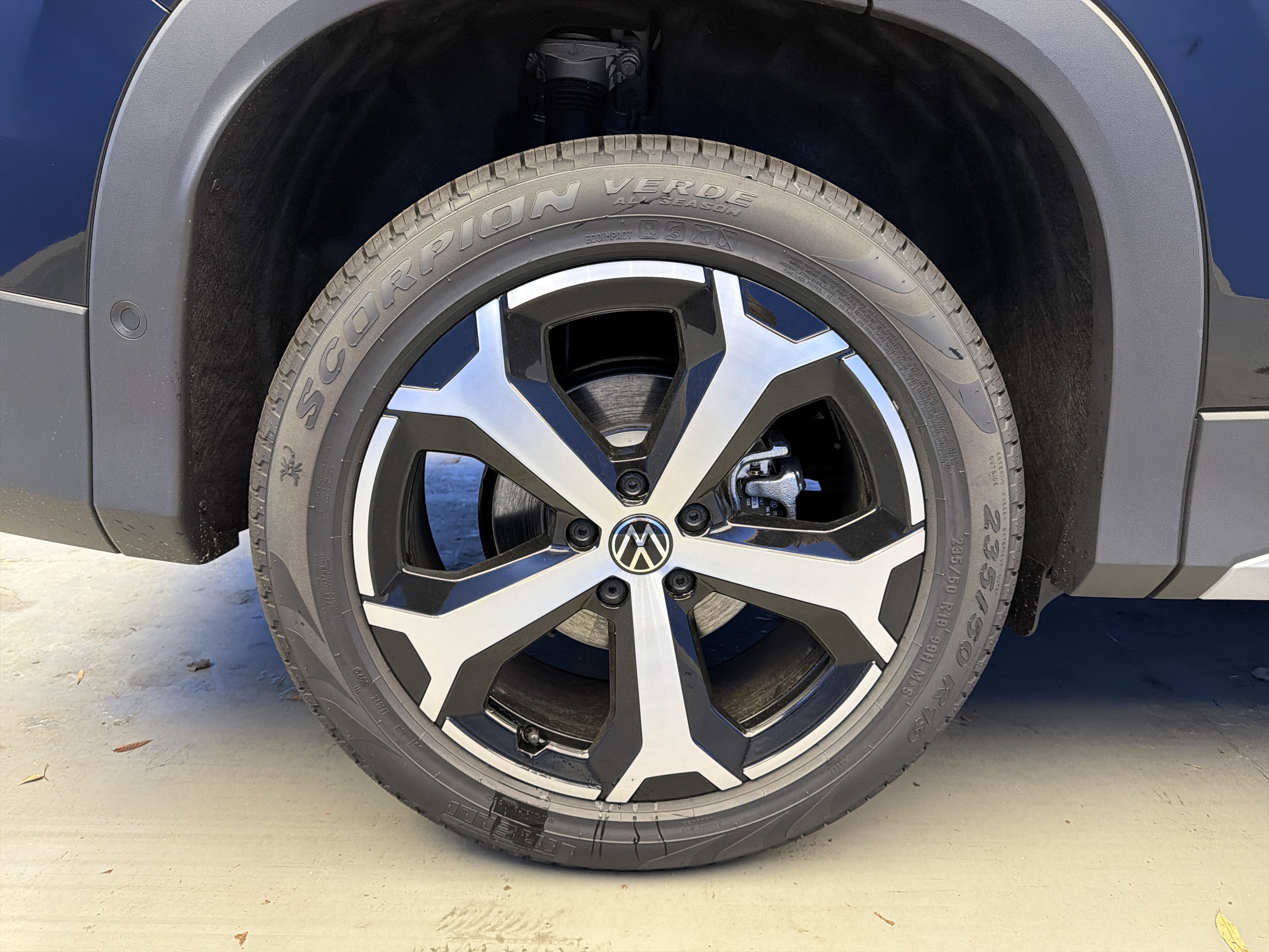 2026 Volkswagen Tiguan SE - Photo 9