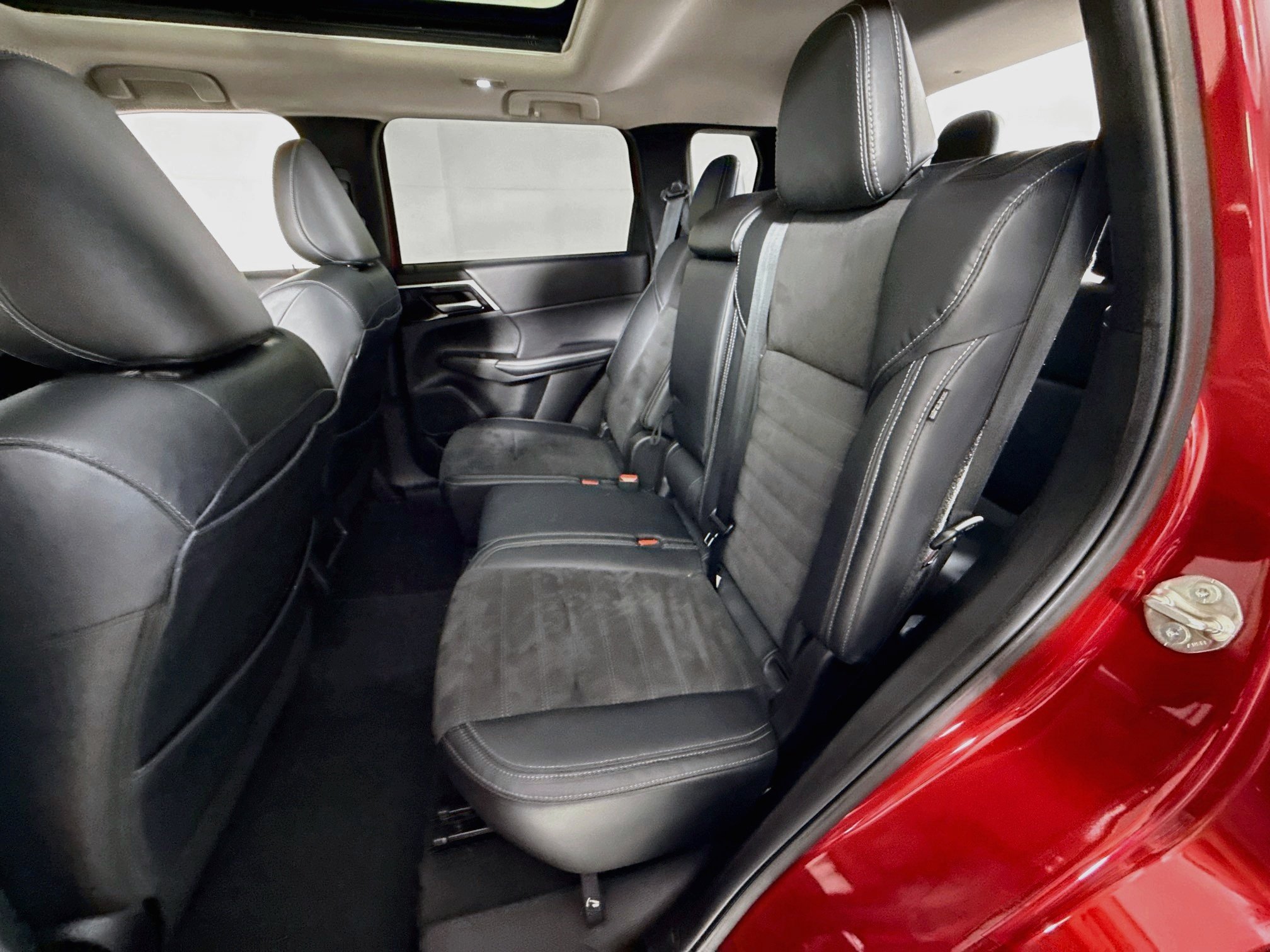 Used 2023 Red Diamond Mitsubishi SE image 25