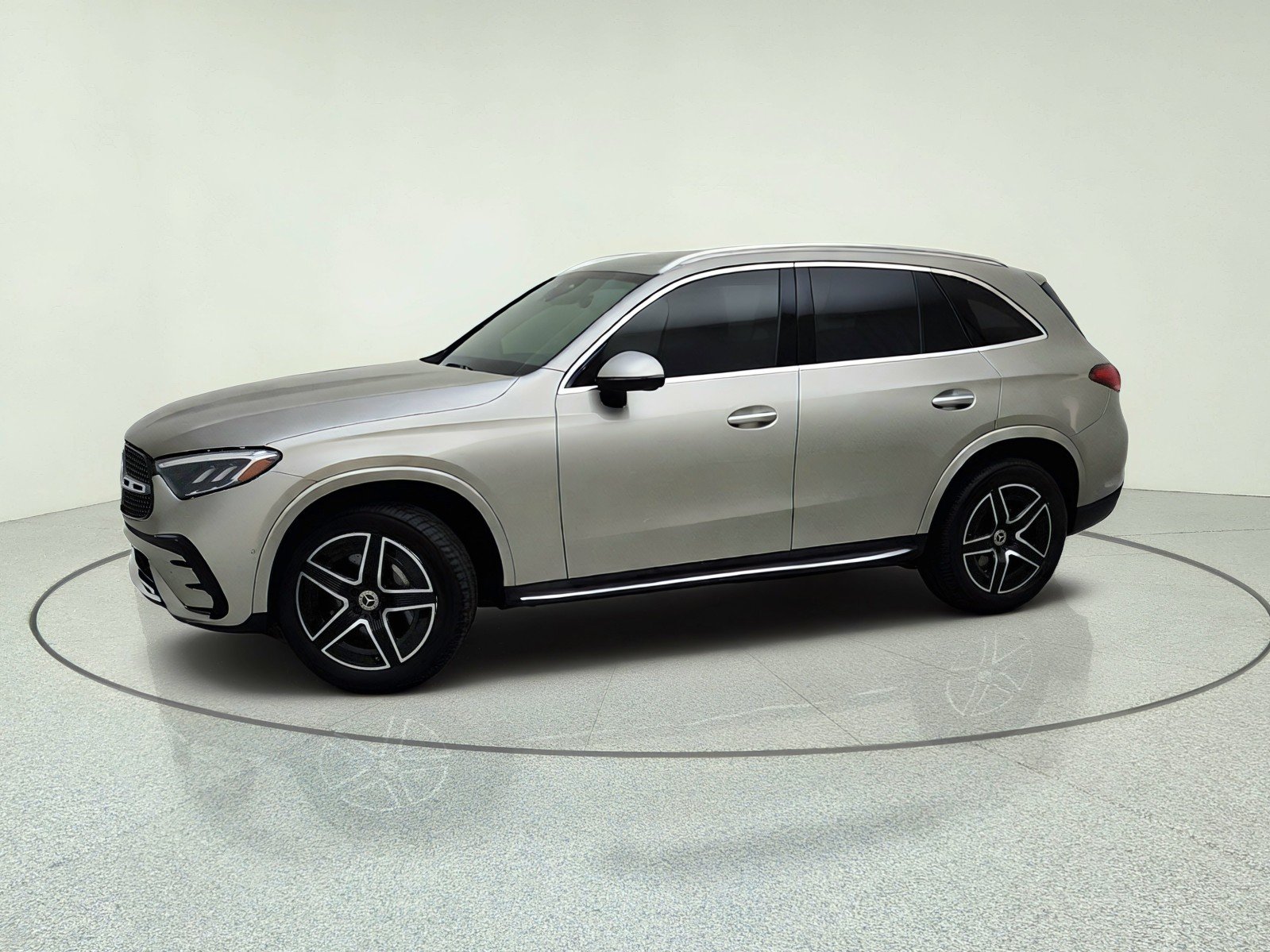 Used 2023 Mojave Silver Metallic Mercedes-Benz GLC 300 image 15