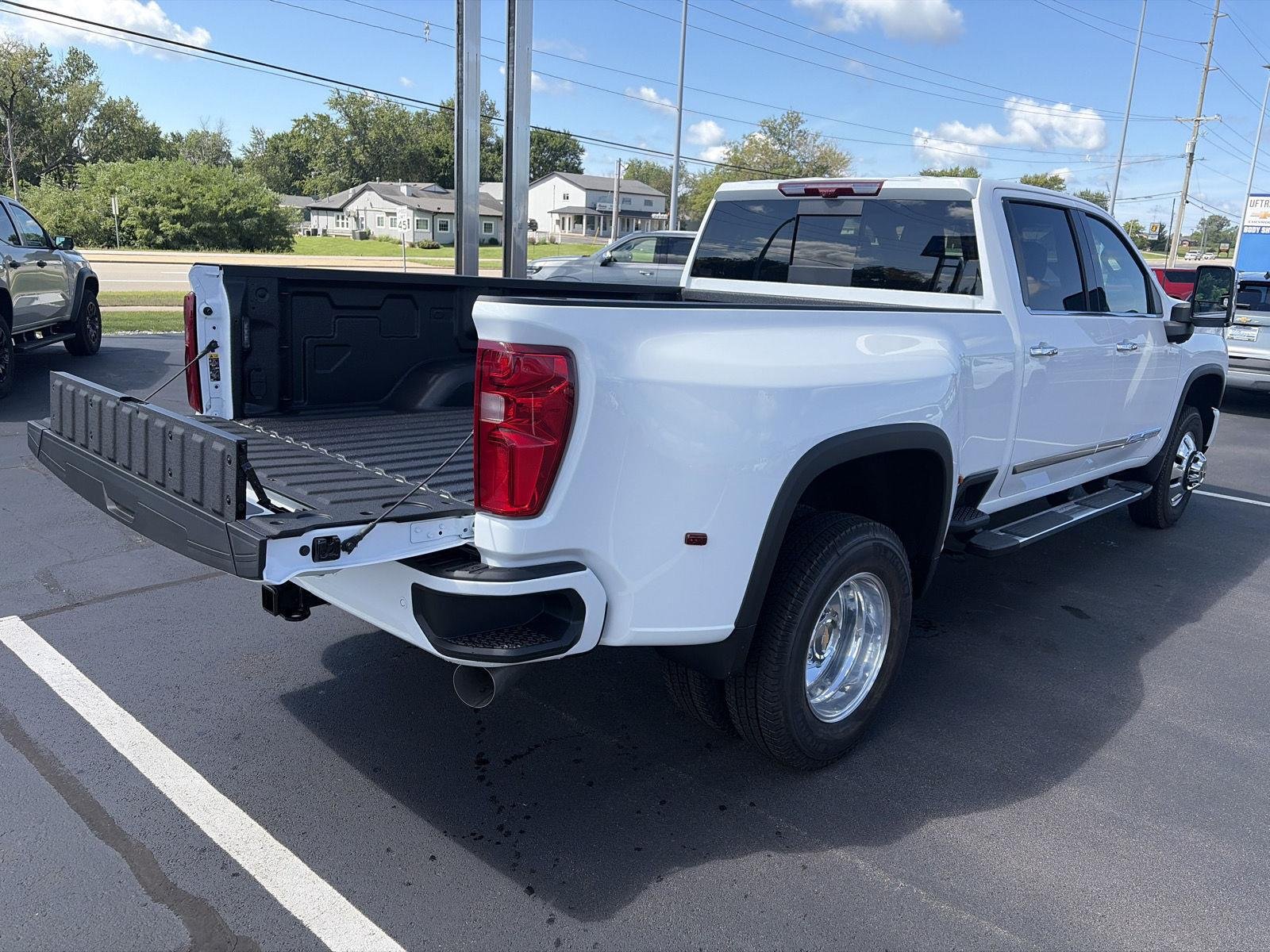 2026 Chevrolet Silverado 3500 HD High Country - Photo 7