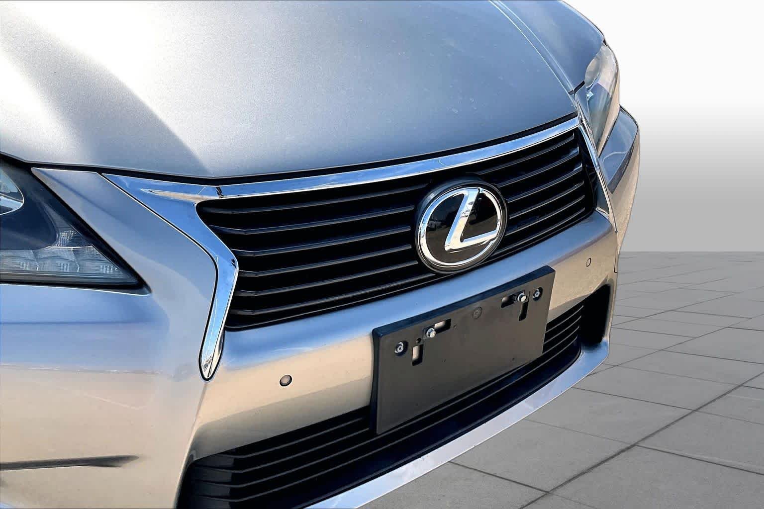Used 2015 Atomic Silver Lexus  image 30