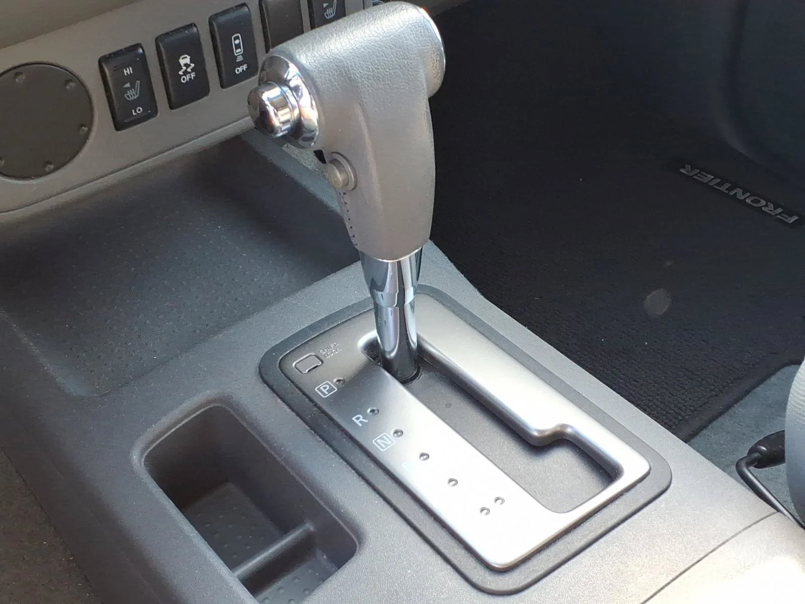 Used 2016 Arctic Blue Metallic Nissan  image 11
