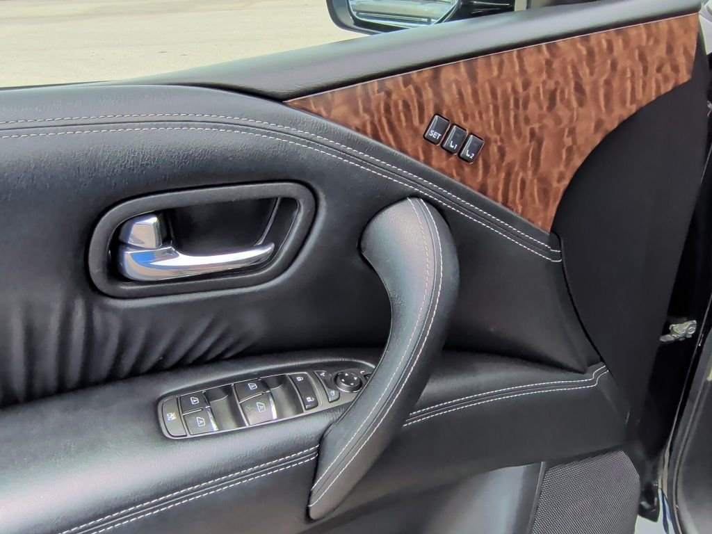 Used 2019 Super Black Nissan SL image 11