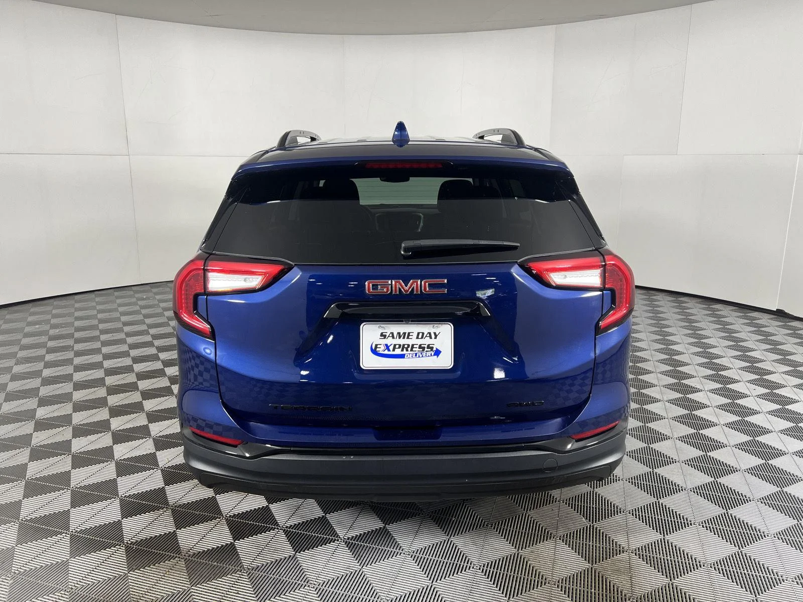 Used 2023 Marine Metallic GMC SLE image 10