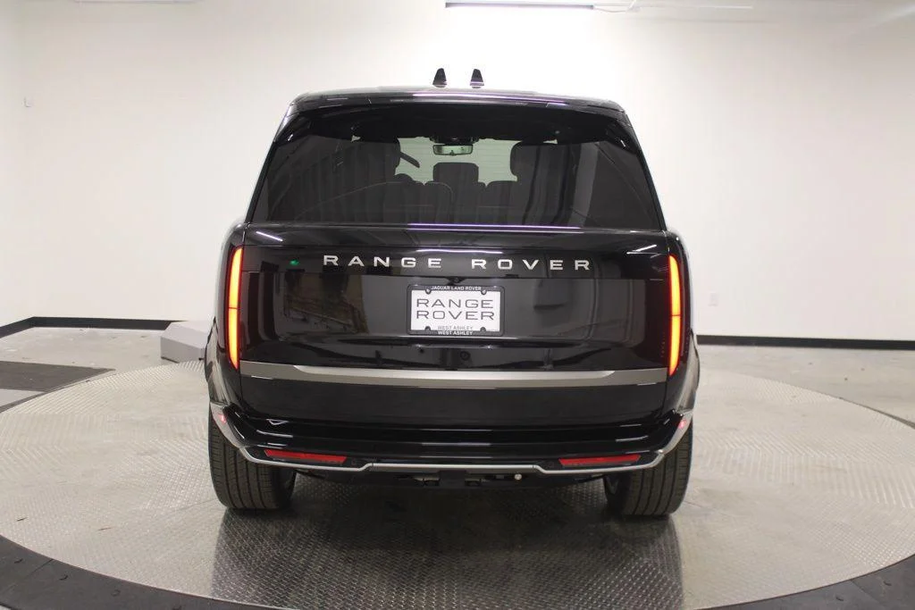 New 2026 Santorini Black Land Rover SE image 6