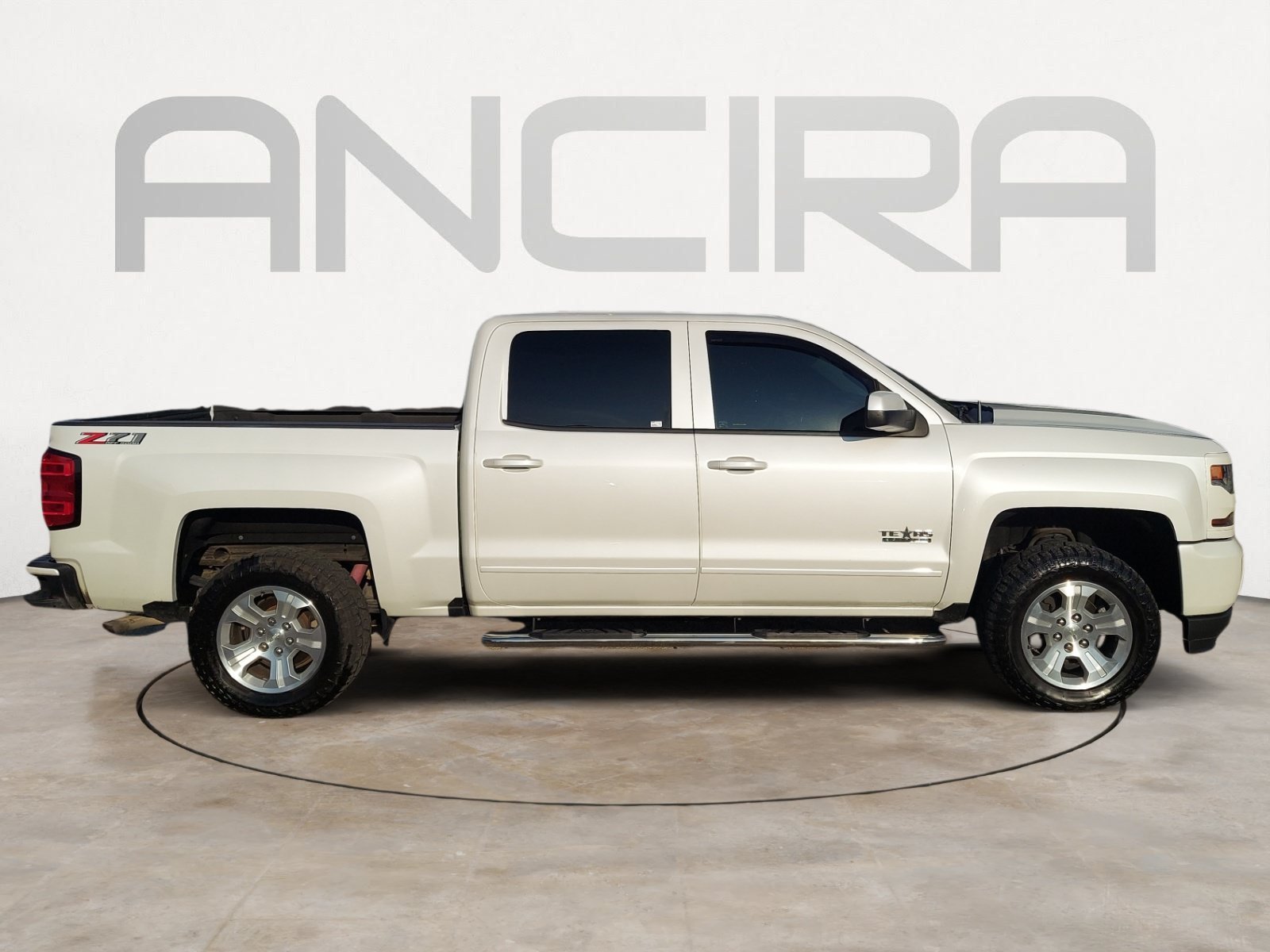 Used 2018 Iridescent Pearl Tricoat Chevrolet LT image 11