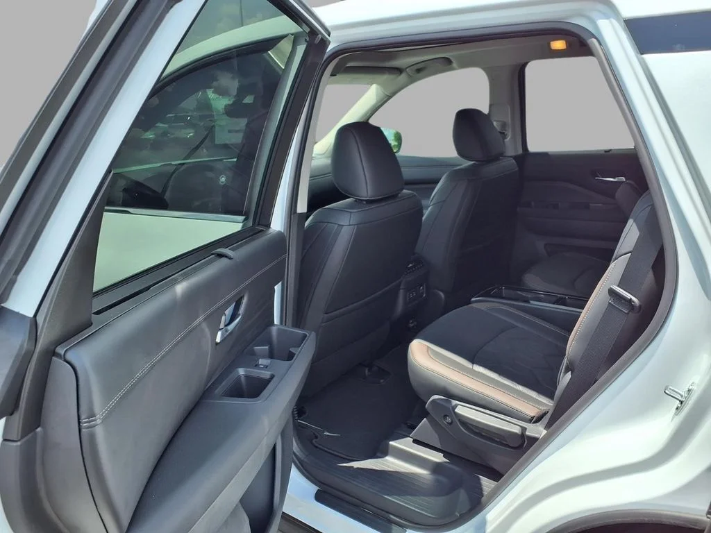 New 2026 Everest White Pearl TriCoat Nissan Platinum image 26